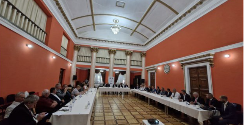 dispusi sa asiste alesii locali