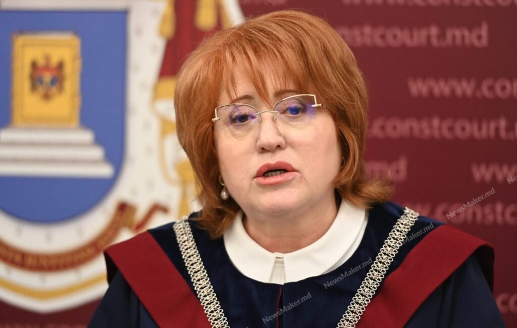Președinta Curții Constituționale, Domnica Manole, cere să i se achite salariul de peste 1 milion de lei pentru perioada 2017 – 2019 1 Organizarea alegerilor prezidențiale pe 20 octombrie este constituțională, anunță Curtea Constituțională
