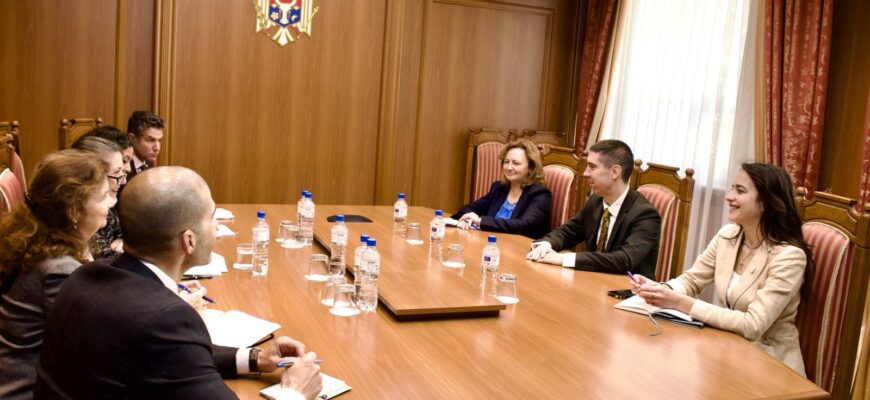 intrevedere cu administratorul asistent al usaid