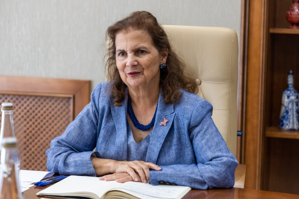 intrevedere cu nina maria fite