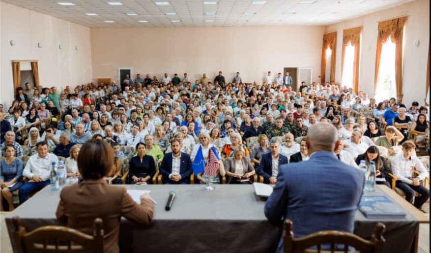 Maia Sandu, la întâlnirea cu locuitorii din orașul Ialoveni: „Pas cu pas obținem victorii care, luate împreună, înseamnă salturi uriașe în dezvoltarea țării noastre” 2 maia sandu la ialoveni