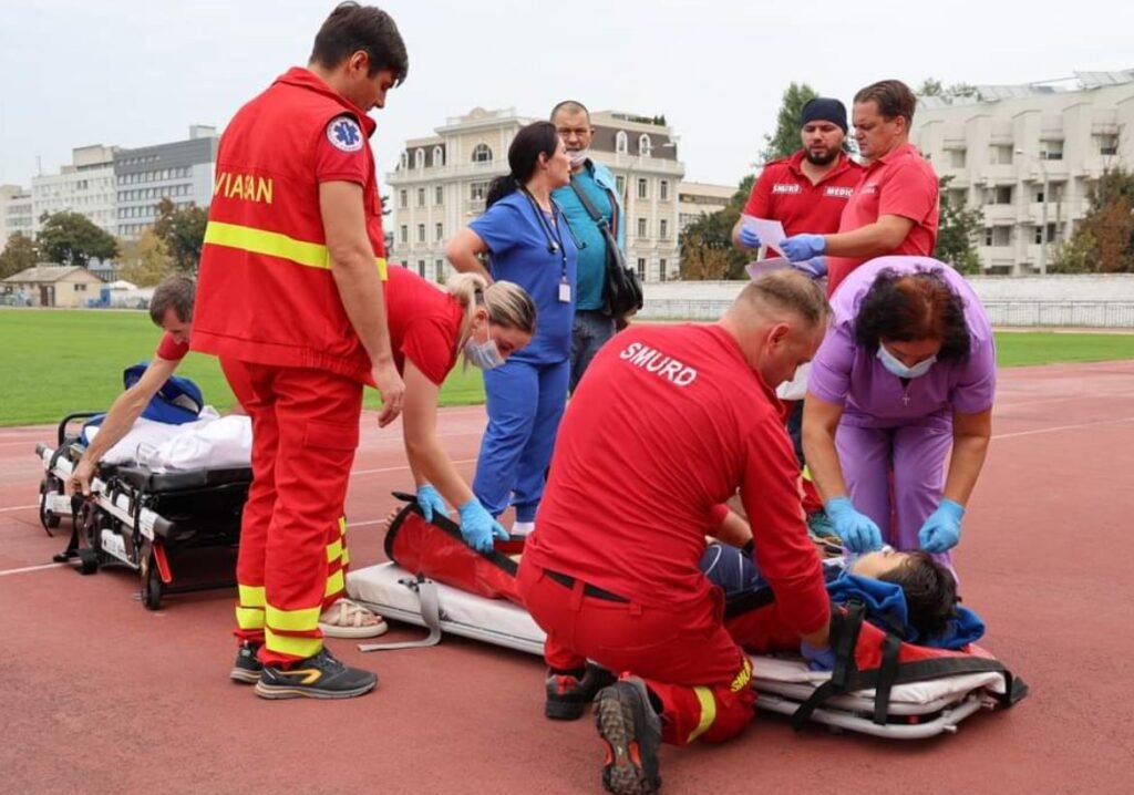Un copil de 14 ani, aflat în stare gravă, a fost preluat de SMURD pentru a fi transportat într-un spital din București