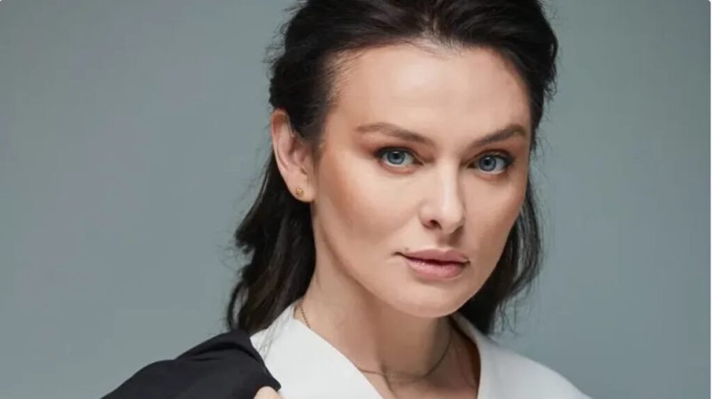 VIDEO// Victoria Furtună a depus 25.000 de semnături la CEC: "Orice refuz neîntemeiat va demonstra uzurparea puterii în stat”