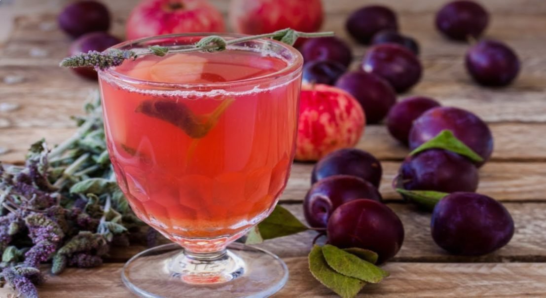 Rețetă simplă - Compot aromat cu prune, pentru cămara de iarnă