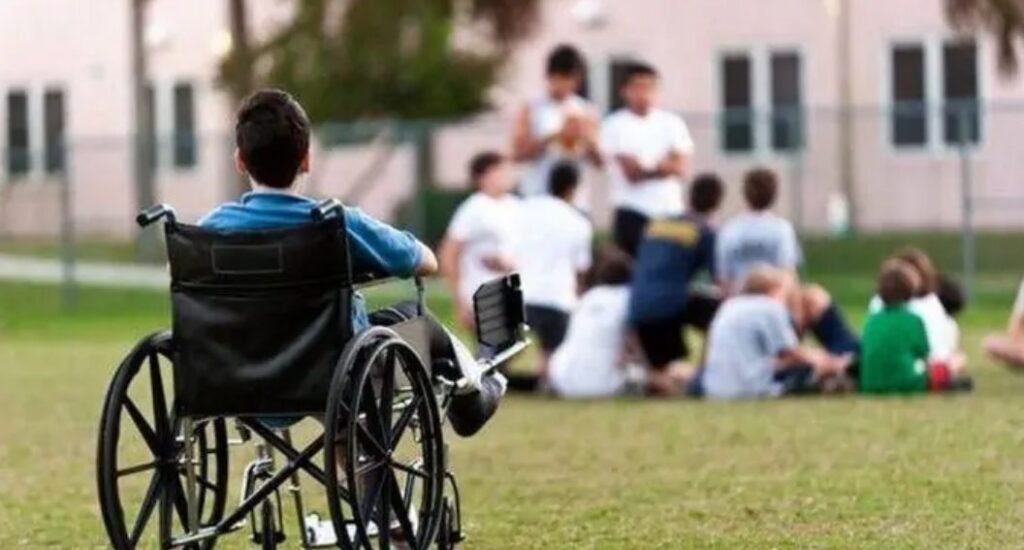 Familiile, care au copii cu dizabilități severe, vor primi o plată unică în valoare de 3 000 de lei