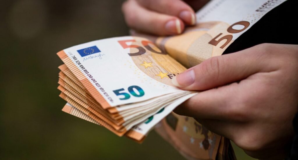 Autoritățile locale pot accesa granturi în valoare de 500.000 de dolari pentru irigare 1 Guvernul va finanța în acest an 232 de granturi pentru studiile superioare de doctorat