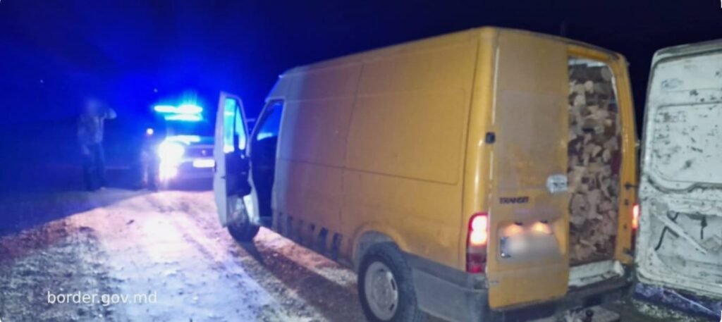 Trei cazuri de transport ilegal de lemne - cetățeni moldoveni transportau masă lemnoasă fără documente justificative