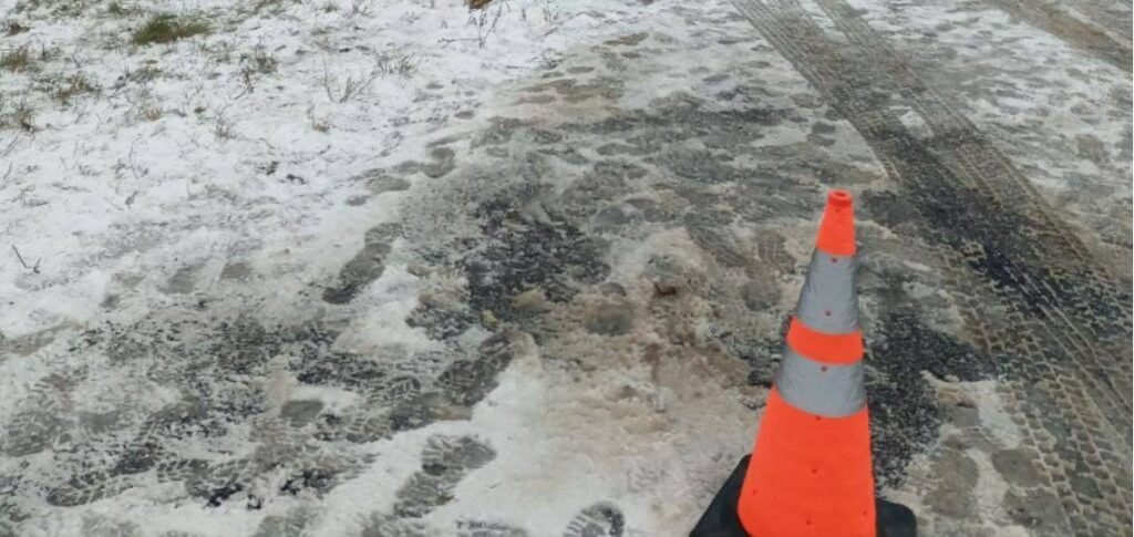 Douăsprezece accidente rutiere s-au produs din cauza condițiilor meteo nefavorabile