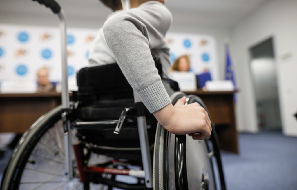 copii cu dizabilitati 2