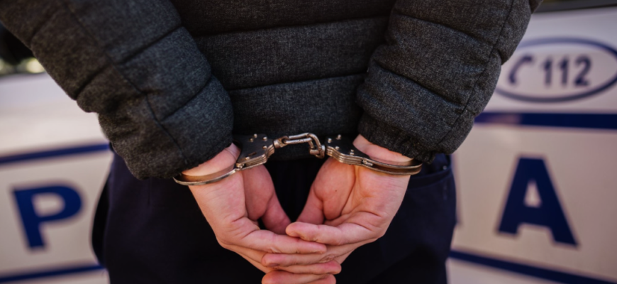 incatusat de politie