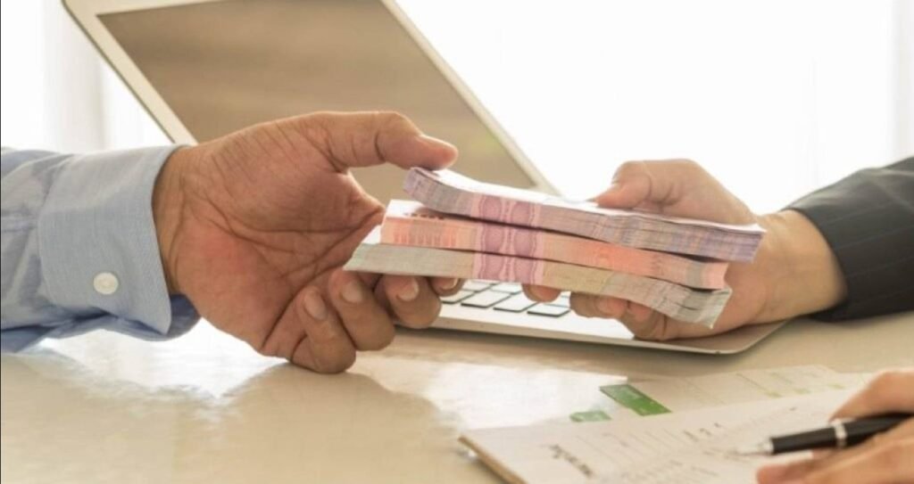 PAS votează garantarea unui împrumut de 400 milioane euro pentru Energocom. Opoziția acuză: „Un nou furt al miliardului” 1 Un nou împrumut de 1,8 miliarde de lei pentru Moldova. Cum vor fi folosiți banii