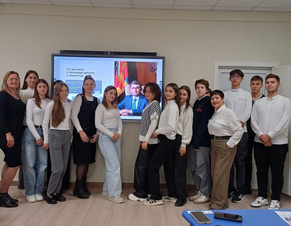 rolul parlamentului in societate