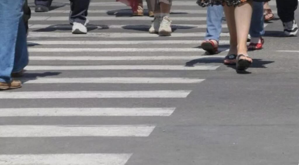 Șoferii care nu cedează repetat trecerea legală pietonilor riscă să rămână fără permis de conducere