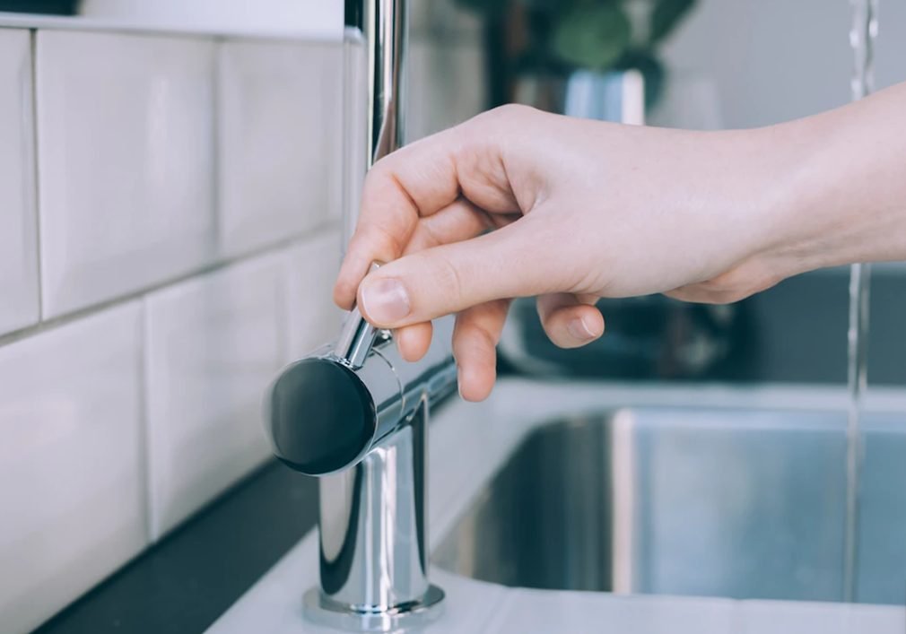 ANRE a aprobat tarifele pentru serviciile publice de alimentare cu apă și canalizare furnizate de patru titulari de licențe