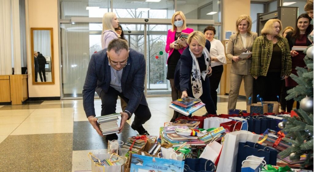 Guvernul anunță lansarea celei de-a treia ediții a campaniei „Biblioteca de sub brad” 1 Guvernul anunță lansarea celei de-a treia ediții a campaniei „Biblioteca de sub brad”