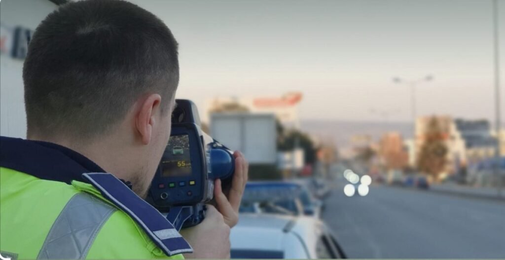 Peste 1 500 de șoferi, amendați pentru depășirea limitei de viteză 1 Peste 1 500 de șoferi, amendați pentru depășirea limitei de viteză