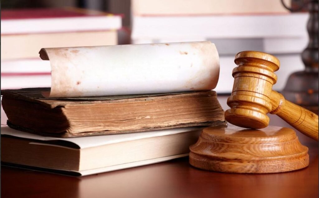 Bunuri de circa 8 mil. de lei sechestrate într-un dosar de corupție și percheziții la 8 angajați vamali