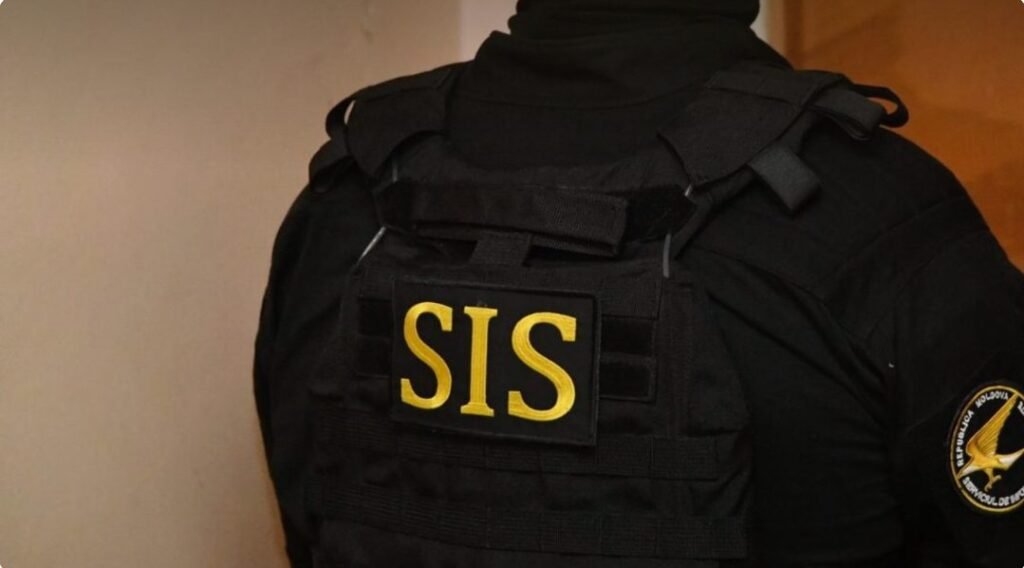 Un ex-angajat SIS, deferit justiției pentru complicitate la săvârșirea infracțiunii de delapidare a averii străine