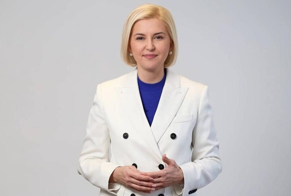 VIDEO// Irina Vlah: „Cerem Parlamentului să-l cheme pe premierul Recean cu raportul anual, iar la final să adopte unica decizie corectă şi logică ce se impune – demiterea Executivului” 1 irina vlah