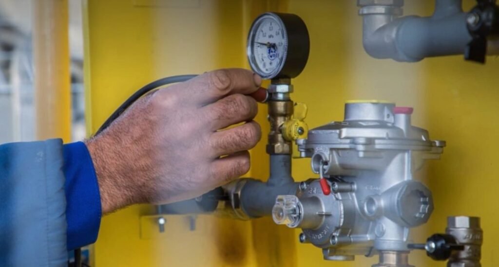 Parlicov, ex-ministrul Energiei, acuză SA Energocom de situaţia în sectorul energetic, care la rândul său respinge învinuirile