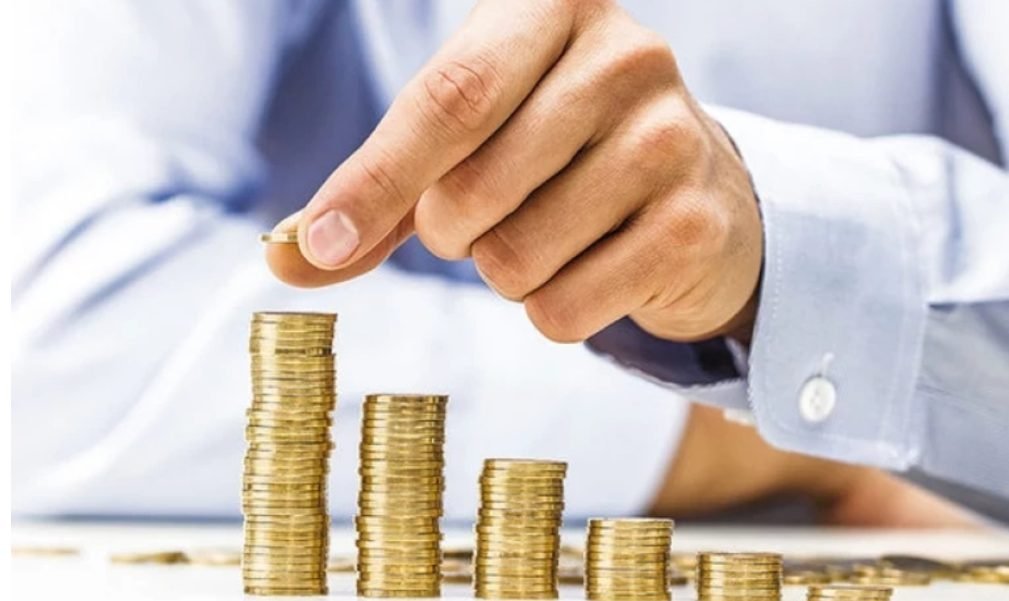 Salariul mediu lunar pe economie, prognozat pentru anul 2025, va constitui 16 100 de lei