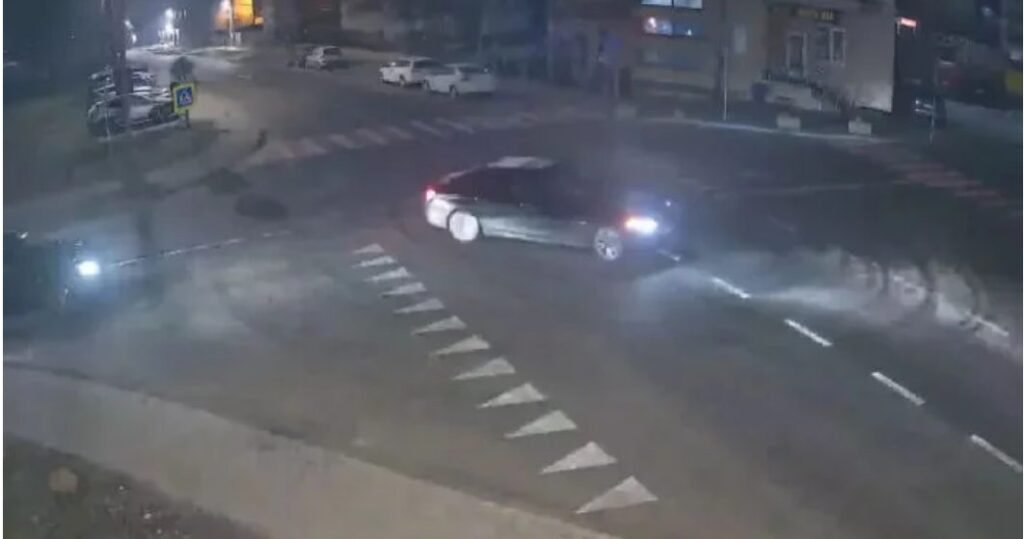 VIDEO// Drifturi pe străzile din Sîngera - Tinerii care au deteriorat marcajele rutiere riscă sancțiuni severe