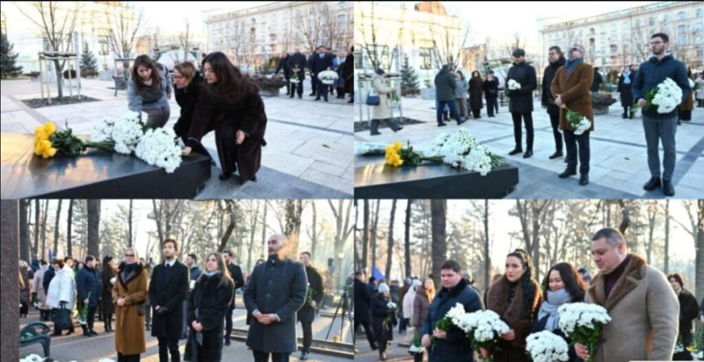 VIDEO// Conducerea Primăriei Chișinău a depus flori la monumentul lui Mihai Eminescu 1 VIDEO// Conducerea Primăriei Chișinău a depus flori la monumentul lui Mihai Eminescu