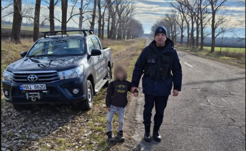 Polițiștii de frontieră au salvat un copil de 6 ani, rătăcit în zona de frontieră