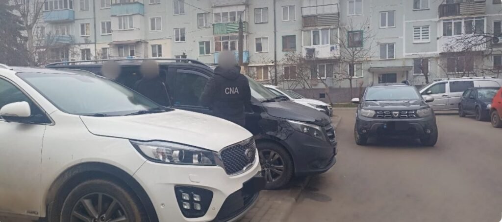 Patru angajați ai ANTA, reținuți pentru pretinderea sistematică a remunerațiilor ilicite de la transportatori