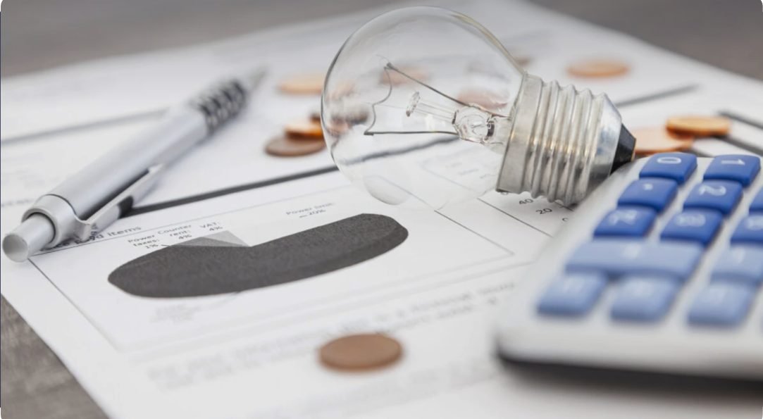 Tarifele la energia electrică s-ar putea dubla. Ce preț solicită furnizorii de la ANRE