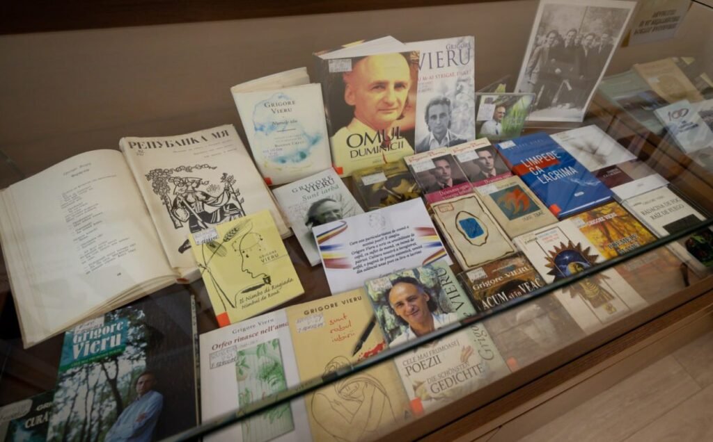 Parlamentul găzduiește o expoziție aniversară dedicată creației și personalității marelui poet Grigore Vieru 1 Parlamentul găzduiește o expoziție aniversară dedicată creației și personalității marelui poet Grigore Vieru