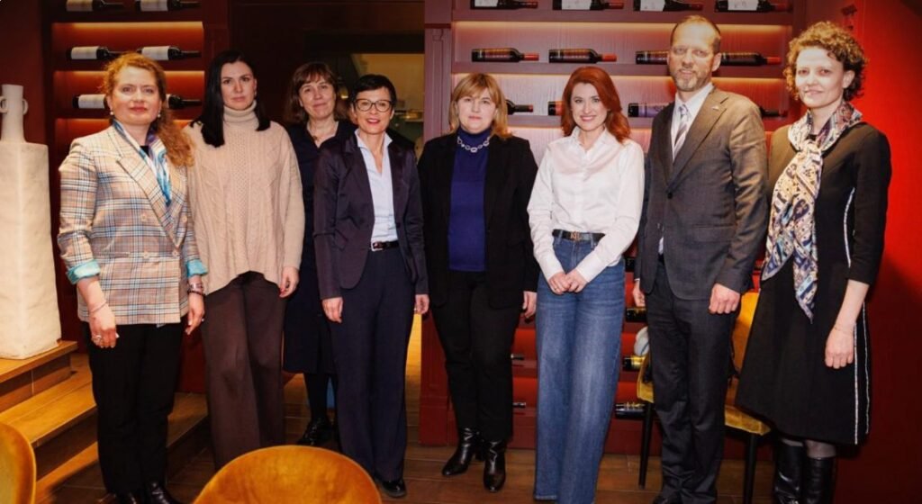 Comisara Europeană pentru Extindere, Marta Kos, s-a întâlnit cu femei lider din domenii cheie 1 Comisara Europeană pentru Extindere, Marta Kos, s-a întâlnit cu femei lider din domenii cheie