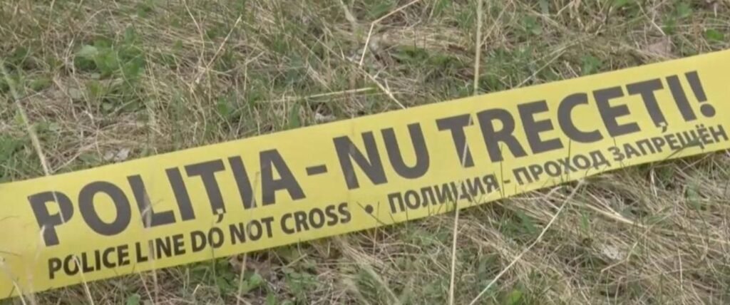 Corpul neînsuflețit al unei femei a fost extras de scafandrieri, după ce aceasta s-a prăbușit sub gheața unui iaz