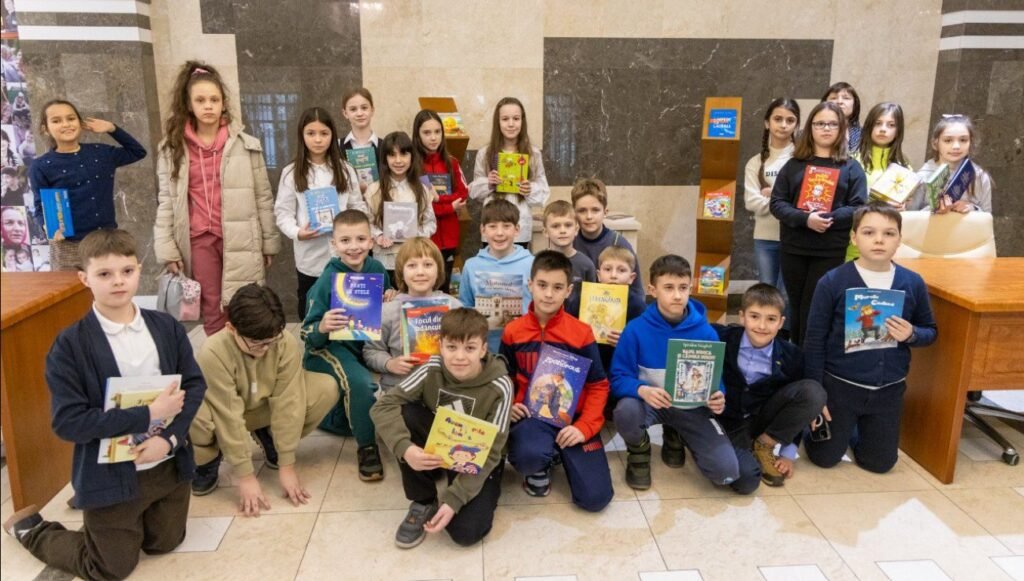 Sute de cititori de toate vârstele sunt implicați în activități de promovare a lecturii