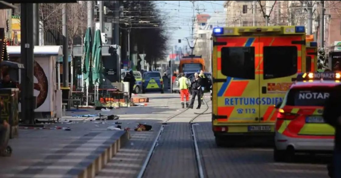O mașină a intrat în mulțime în Mannheim, în vestul Germaniei