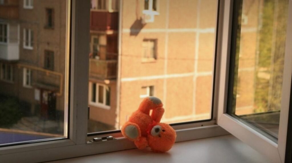 O copilă ar fi căzut de la etaj din geamul Institutului Mamei și Copilului din Chișinău 1 O copilă ar fi căzut de la etaj din geamul Institutului Mamei și Copilului din Chișinău
