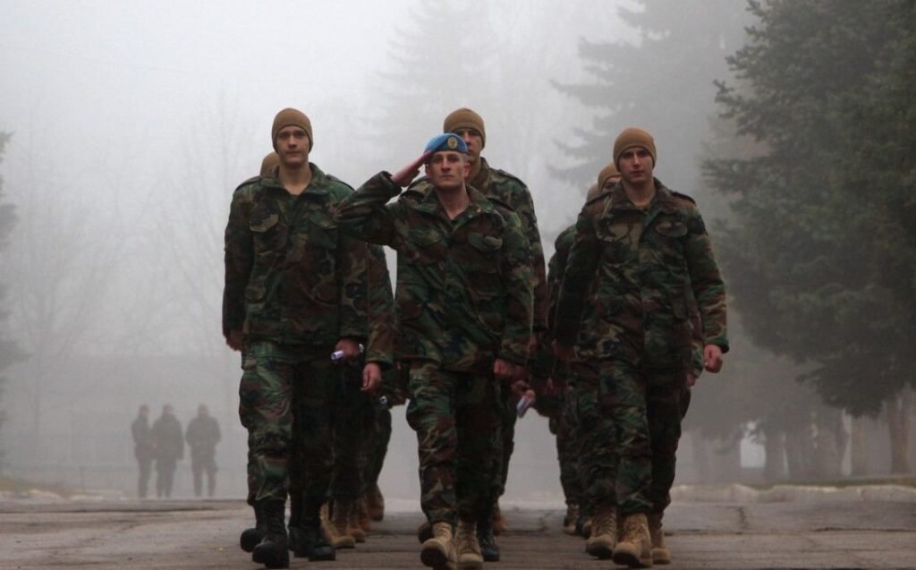 Tânărul soldat, decedat joi într-o cazarmă a Armatei Naționale, condus pe ultimul drum: “L-a plâns tot satul, tineri și bătrâni” 1 Tânărul soldat, decedat joi într-o cazarmă a Armatei Naționale, condus pe ultimul drum: “L-a plâns tot satul, tineri și bătrâni”