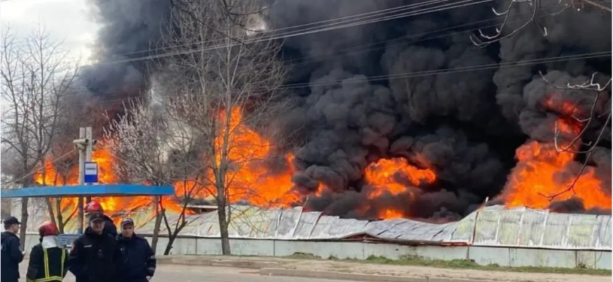 depozit angar a luat foc