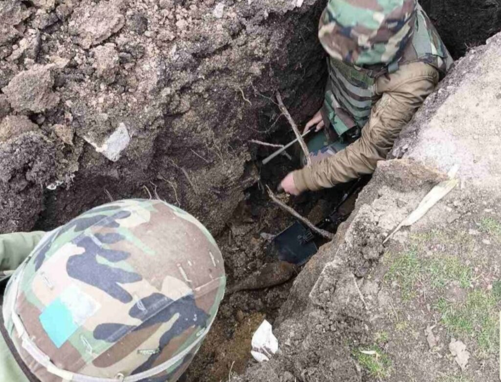 Peste 50 de obiecte explozive au fost neutralizate de geniști în satul Otaci 1 Peste 50 de obiecte explozive au fost neutralizate de geniști în satul Otaci