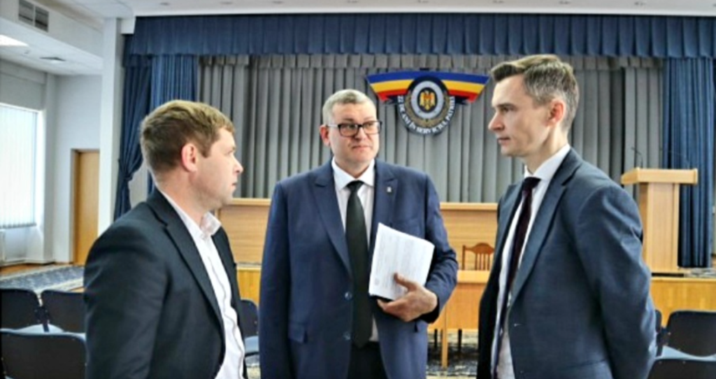 prezentat colectivului