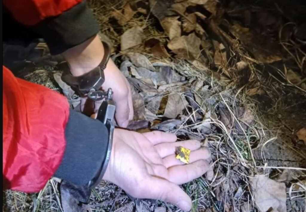 Prinși în flagrant „la muncă”. Trei tineri au fost reținuți pentru circulație ilegală de droguri 1 Prinși în flagrant „la muncă”. Trei tineri au fost reținuți pentru circulație ilegală de droguri