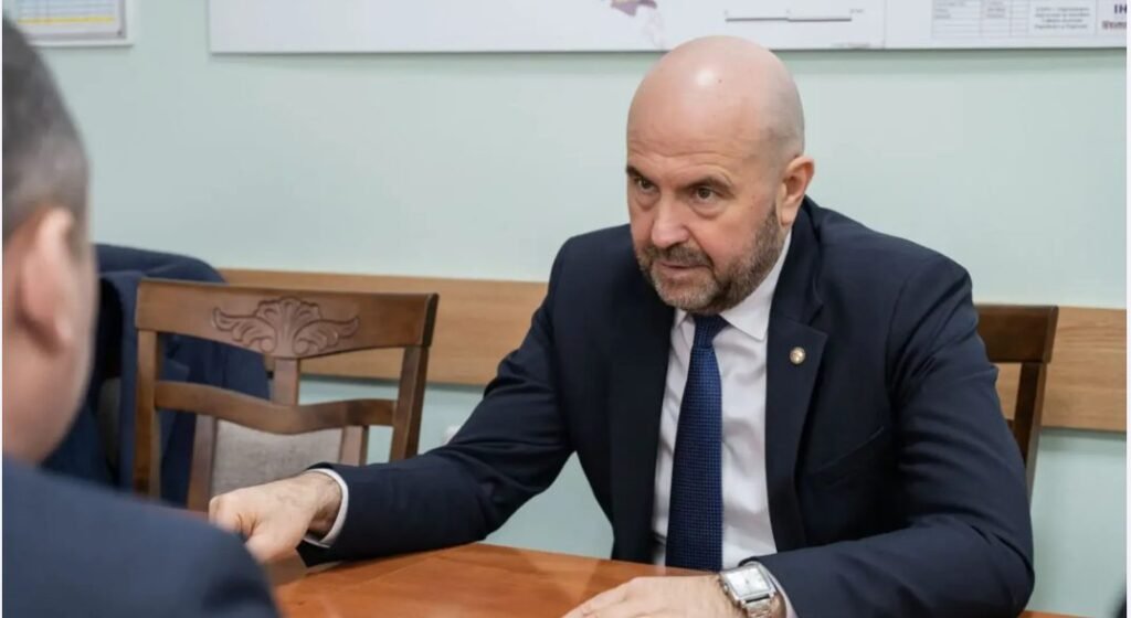 Ministerul Infrastructurii răspunde transportatorilor care au amenințat cu proteste: „Suntem conștienți de provocările tranziției” 1 Ministerul Infrastructurii răspunde transportatorilor care au amenințat cu proteste: „Suntem conștienți de provocările tranziției”
