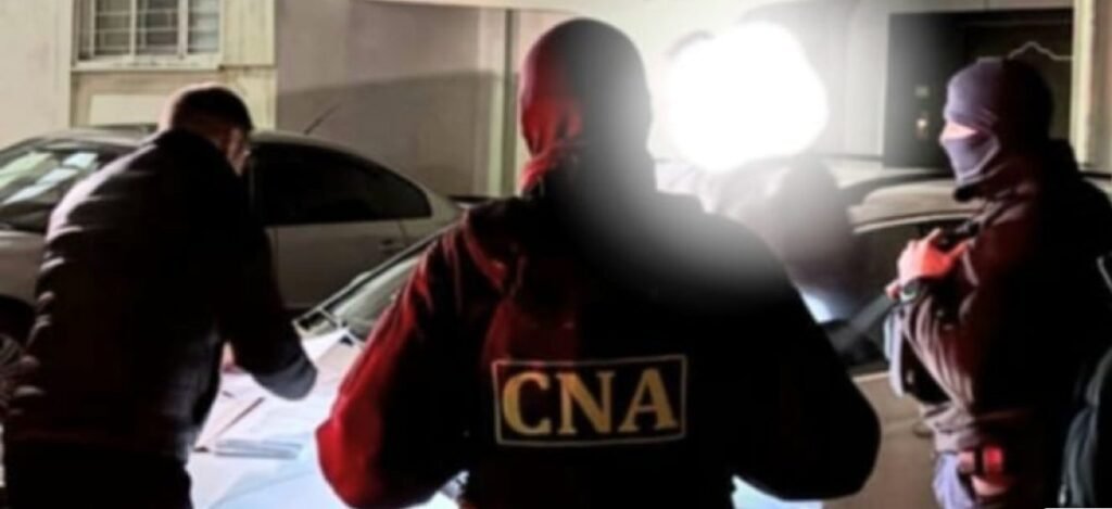 Un polițist din capitală, reținut cu mită de 1000 de euro, în urma unui denunț 1 Un polițist din capitală, reținut cu mită de 1000 de euro, în urma unui denunț
