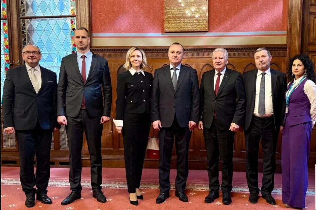 Vlad Batrîncea către omologul său ungar: „Moldova are de învățat de la Ungaria în apărarea intereselor naționale” 1 Vlad Batrîncea către omologul său ungar: „Moldova are de învățat de la Ungaria în apărarea intereselor naționale”