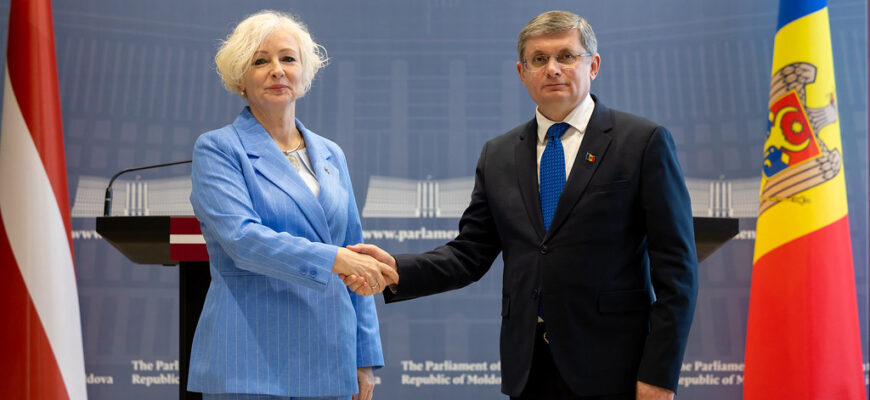 54451053928 387276602d b