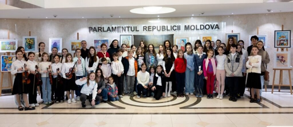 Parlamentul găzduiește o expoziție de lucrări ale copiilor din Chișinău, Hîncești și Basarabeasca, dedicate sărbătorilor pascale