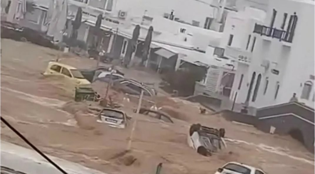 VIDEO// Paros și Mykonos, două dintre cele mai populare insule din Grecia, înghițite de ape și noroi