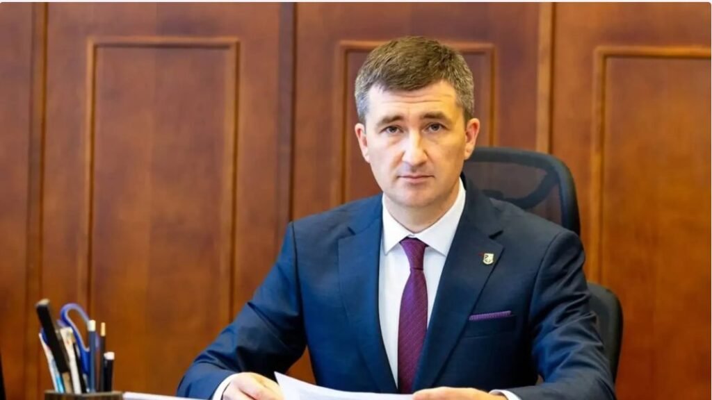 Procurorul General, Ion Munteanu, a sesizat Curtea Constituțională privind modificările aduse Legii amnistiei: „Pune în pericol siguranța publică” 1 Procurorul General, Ion Munteanu, a sesizat Curtea Constituțională privind modificările aduse Legii amnistiei: „Pune în pericol siguranța publică”