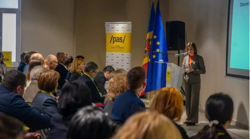 În plină pregătire electorală, Maia Sandu apare la ședința PAS. Semnal politic sau derapaj constituțional? 1 În plină pregătire electorală, Maia Sandu apare la ședința PAS. Semnal politic sau derapaj constituțional?