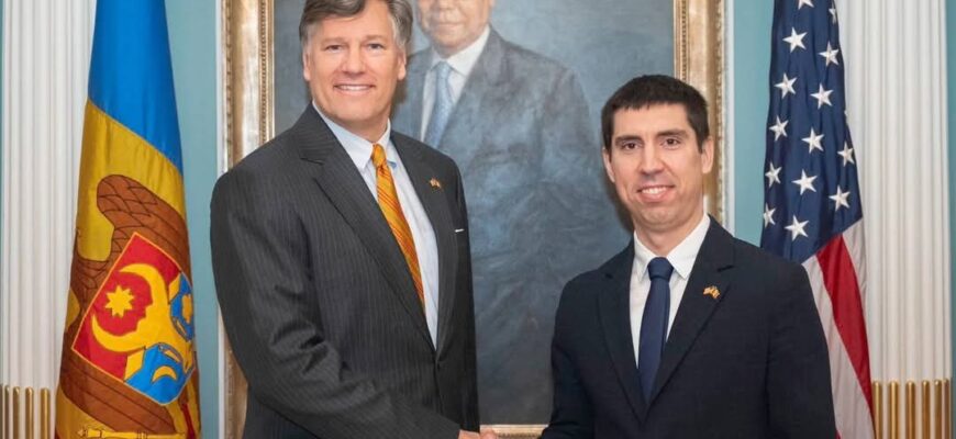 mihai popsoi cu christopher landau